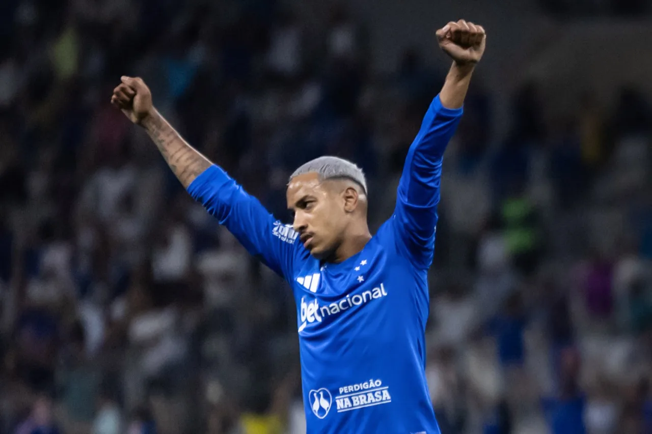 Cruzeiro vira no apagar das luzes e impede liderança do Flamengo