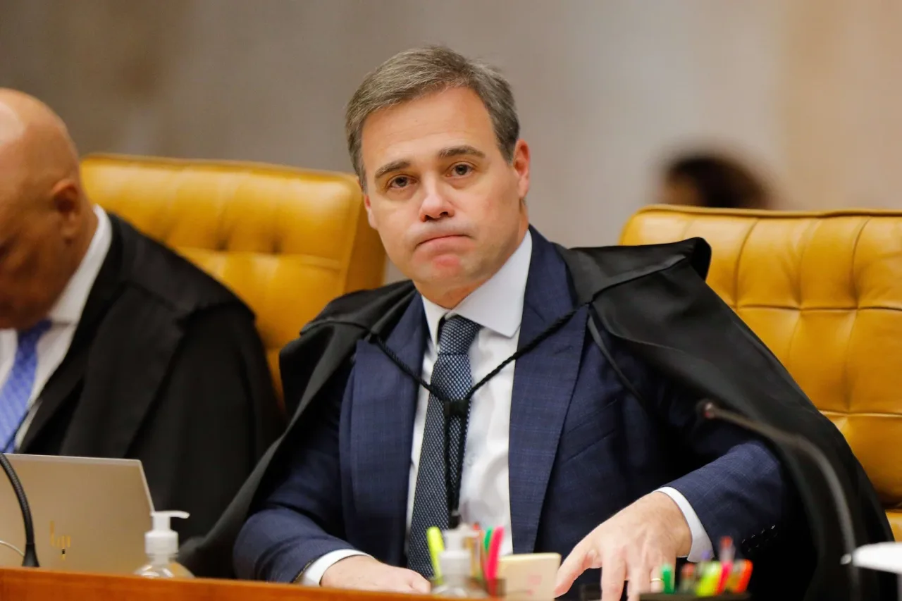 Mendonça quer apurar vazamento preservando jornalistas “com ou sem diploma”