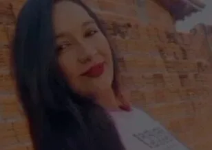 Mulher é assassinada a tiros dentro de casa em Caxias; polícia investiga o caso