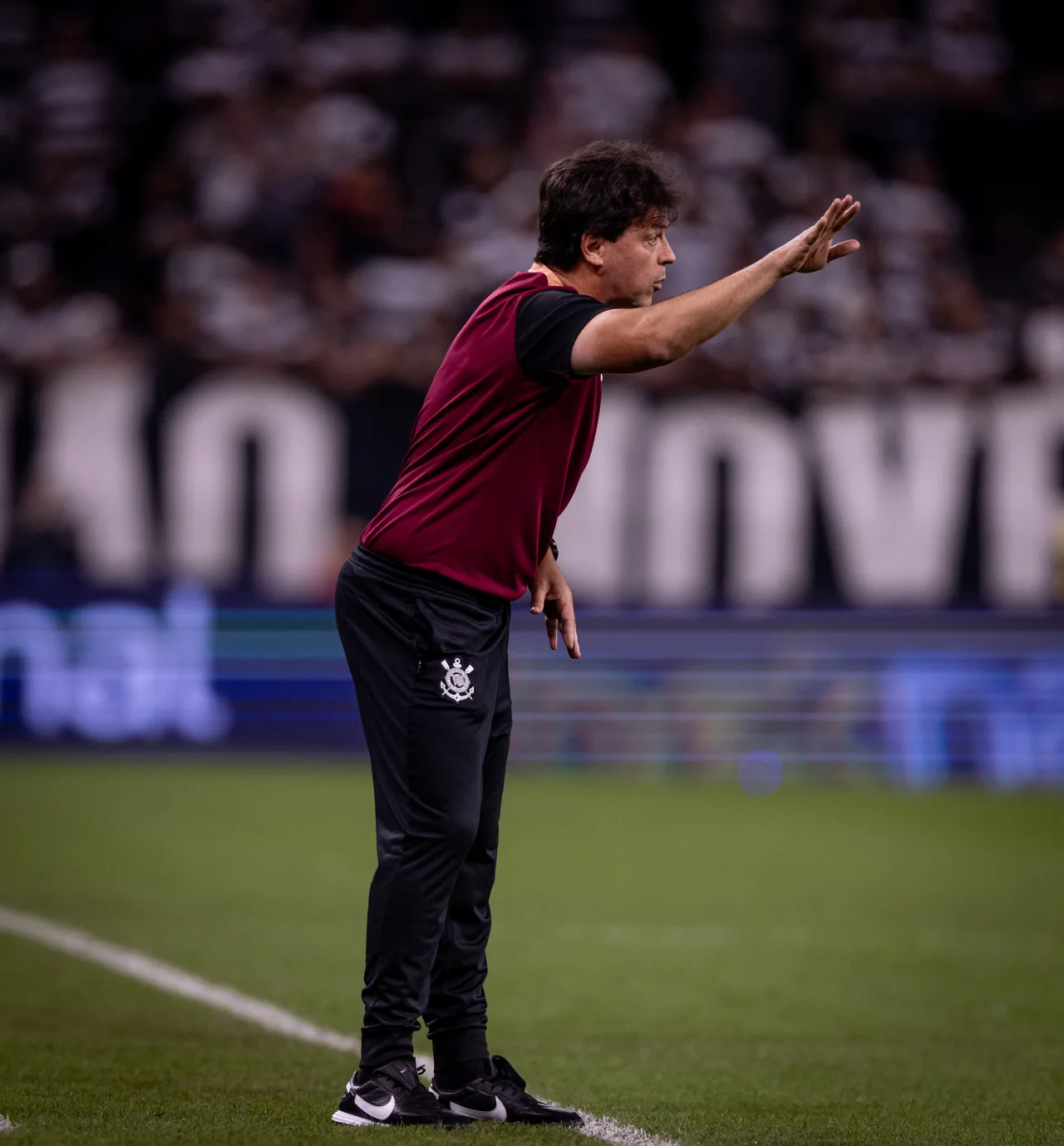 Diniz critica arbitragem após queda do Corinthians e vê Memphis perto de renovação