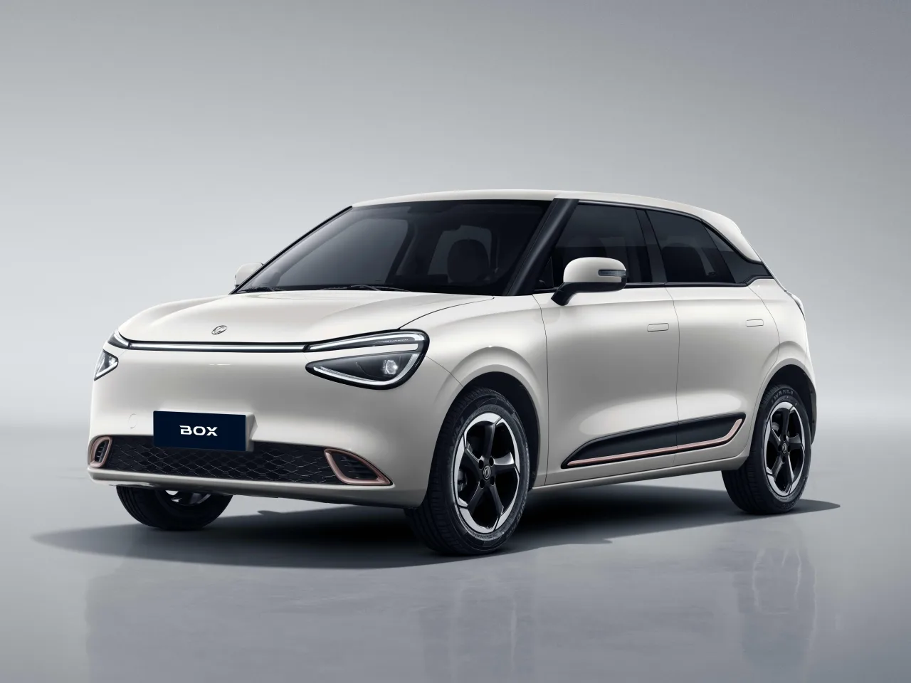 Chinesa DFM chega ao Brasil com hatch e SUV elétricos para rivalizar com BYD e GWM