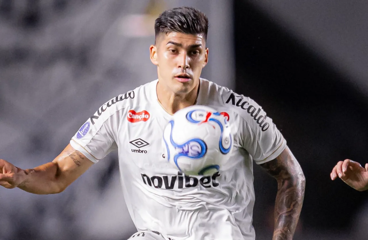 Zagueiro do Santos entra na mira do Racing e pode reencontrar Vojvoda