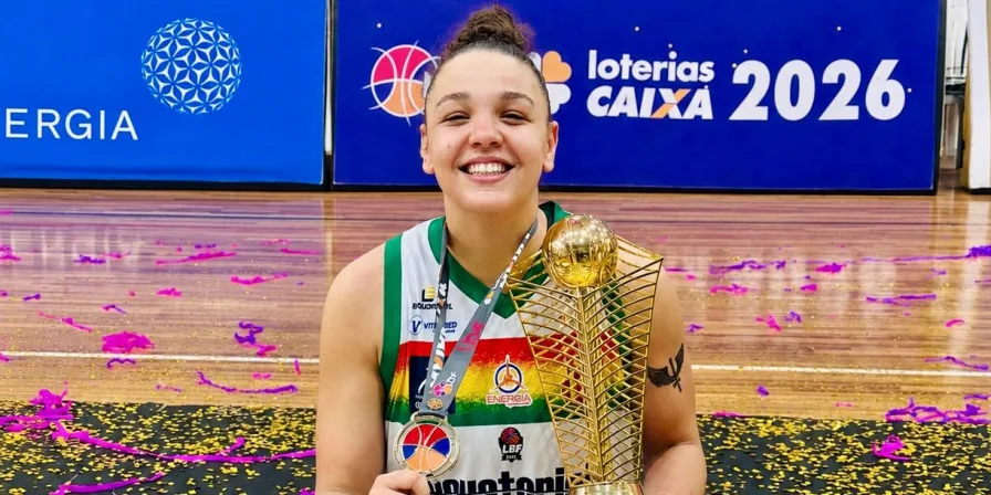 Gabi Guimarães festeja segundo título de LBF pelo Sampaio Basquete