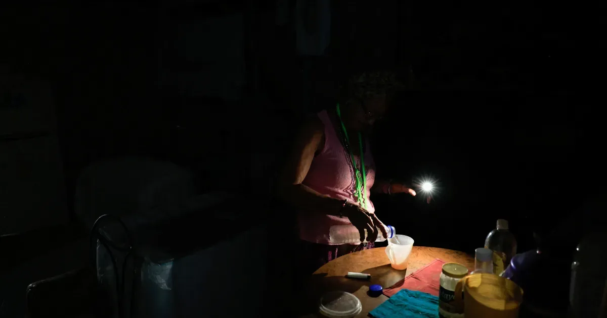 Rede elétrica de Cuba entra em colapso e deixa milhões sem luz