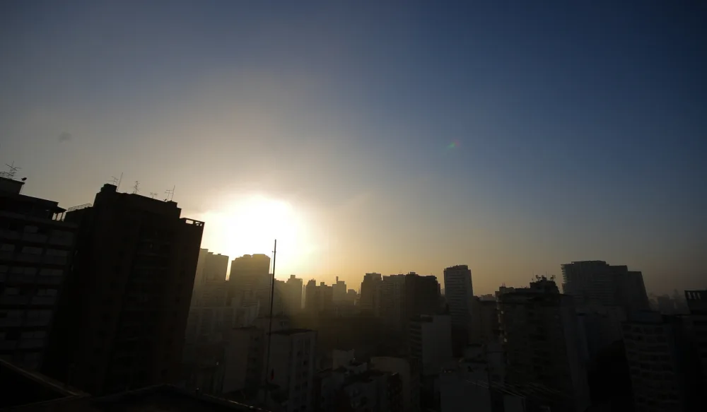 Defesa Civil emite alerta vermelho para aumento de temperatura em SP