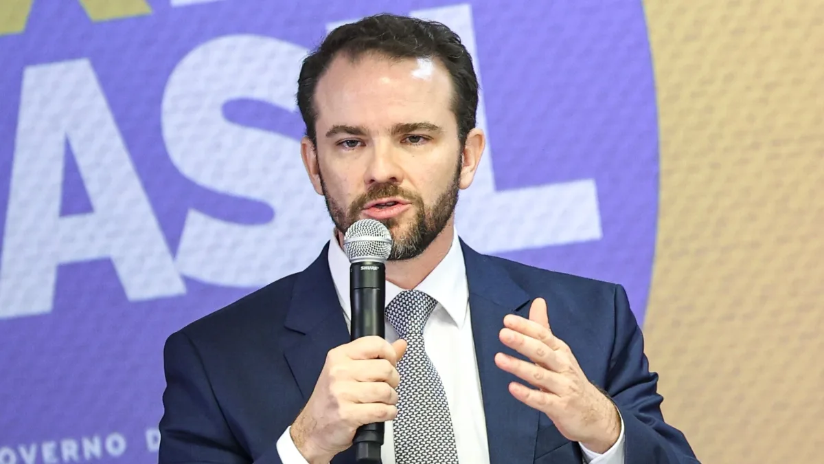 Durigan ataca Bolsonaro por medidas “irresponsáveis” adotadas até 2022