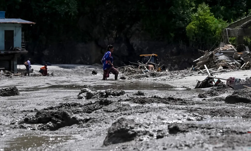 Mortos no Nepal e na China chegam a 586 após avalanche; ao menos 2.400 estão desaparecidos