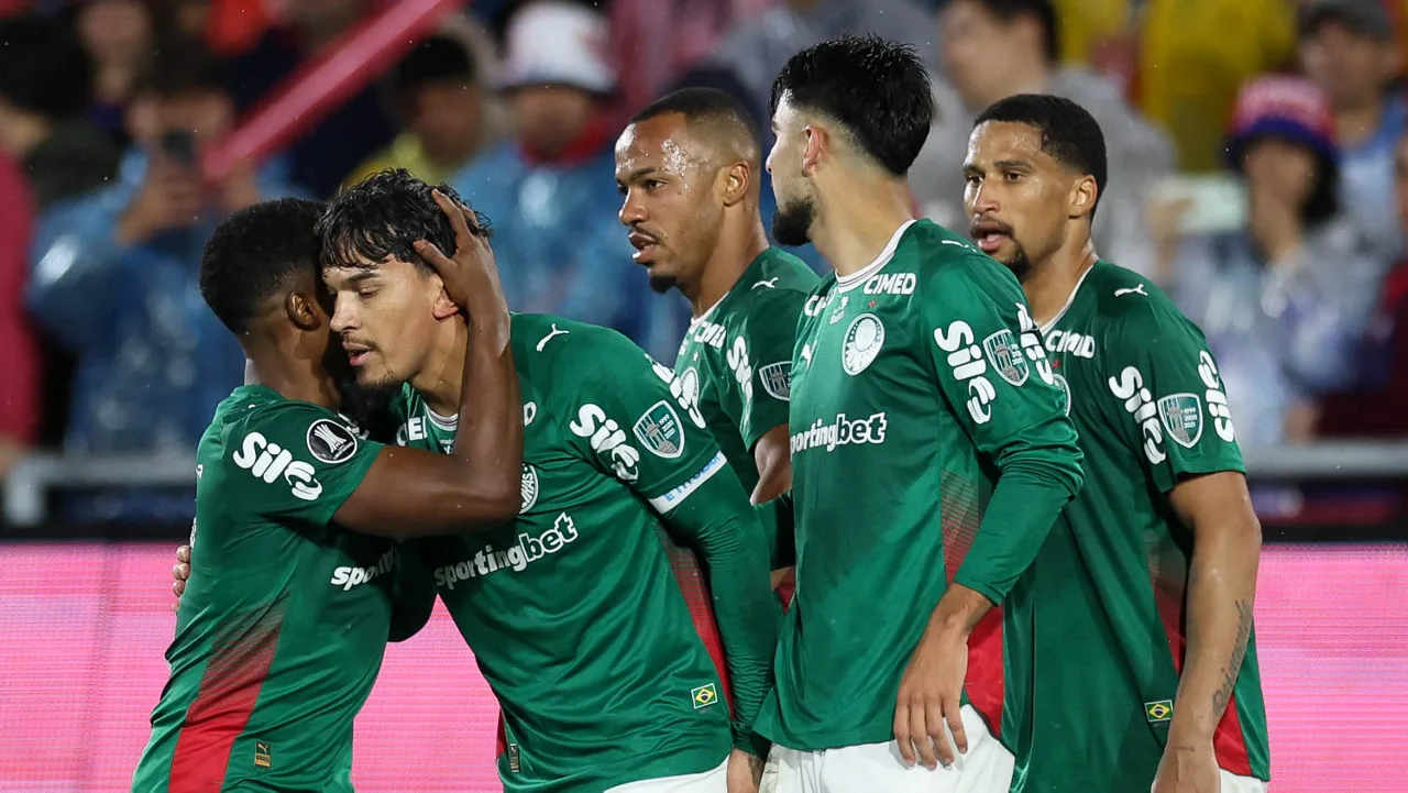Palmeiras compara números da Libertadores e provoca Corinthians após classificação