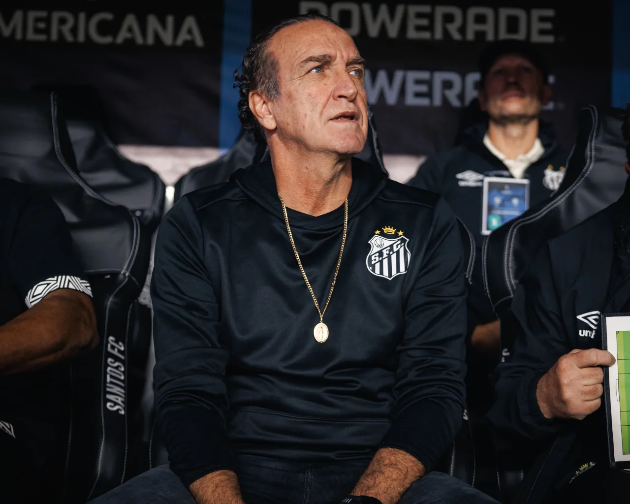Cuca assume responsabilidade por derrota do Santos e cobra reação: “Inadmissível”