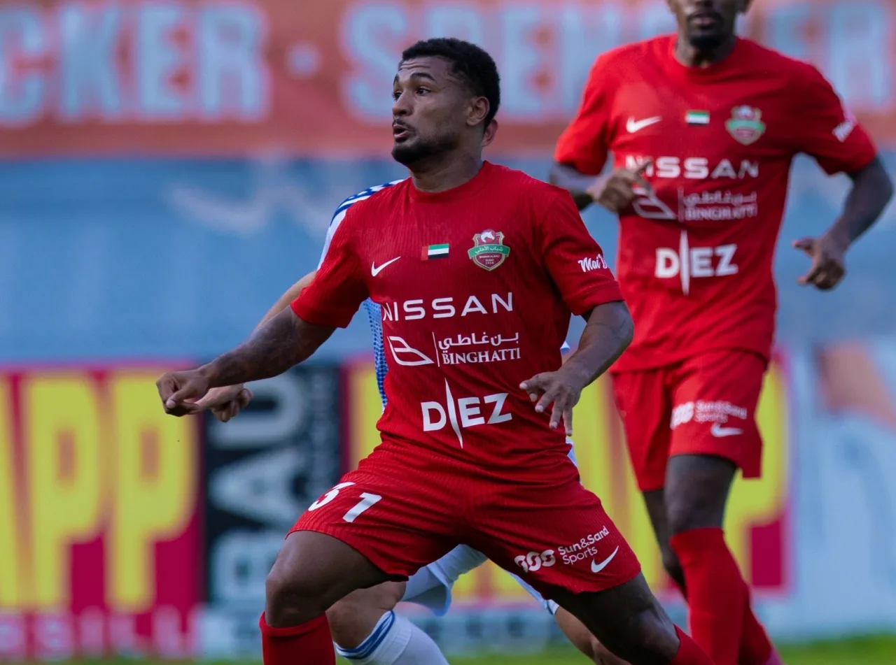 Ex-Palmeiras, Kauan Santos dá duas assistências em estreia do Shabab Al Ahli na temporada
