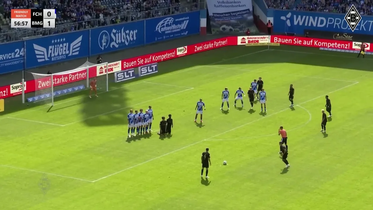 Cobrança de falta perfeita de Stöger surpreende goleiro do Hansa Rostock; confira
