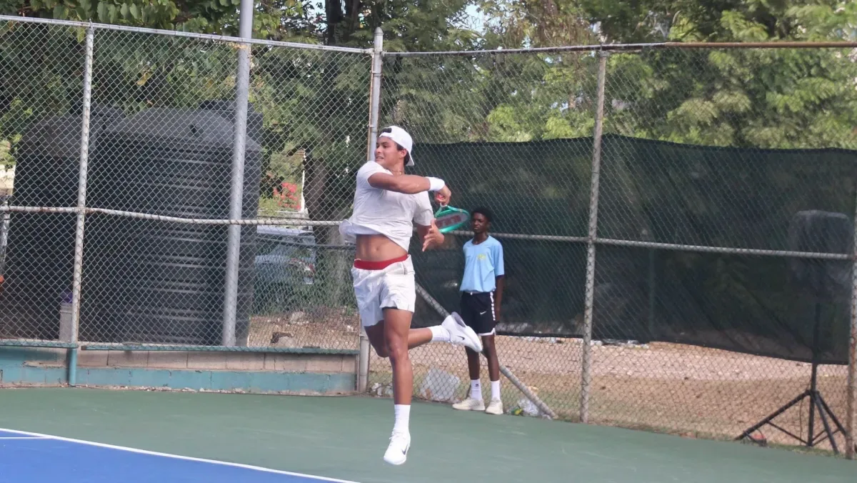 Aos 17 anos, Guto Miguel faz história em Kingston e chega à semifinal