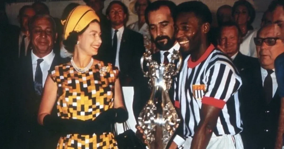 Em 1968, um encontro do Rei Pelé com a rainha Elizabeth coroou um dia de gala no Maracanã