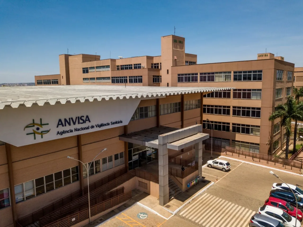 Anvisa proíbe 9 cosméticos; veja quais são