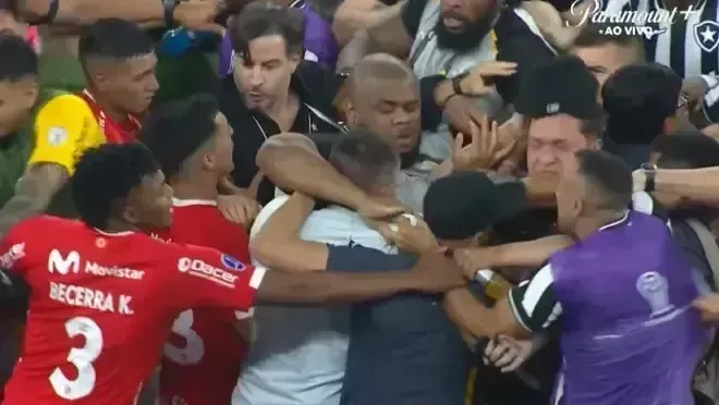 Sul-Americana: Jogadores do Botafogo brigam com técnico do Cienciano