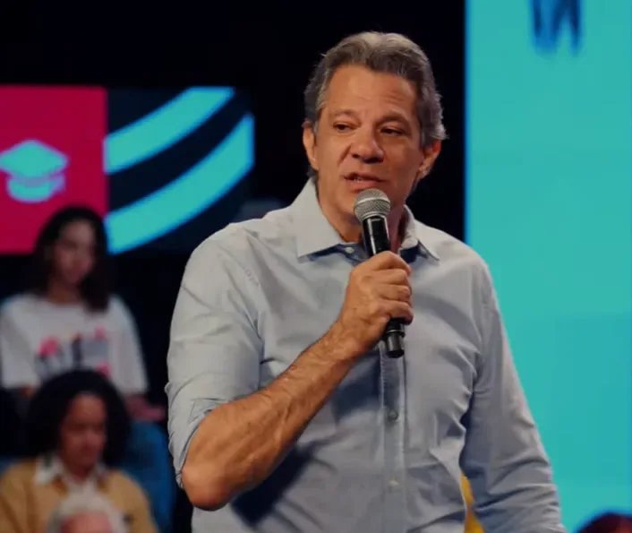 Haddad promete mudar uso de plataformas digitais nas escolas de SP: 'Esse terror vai acabar'