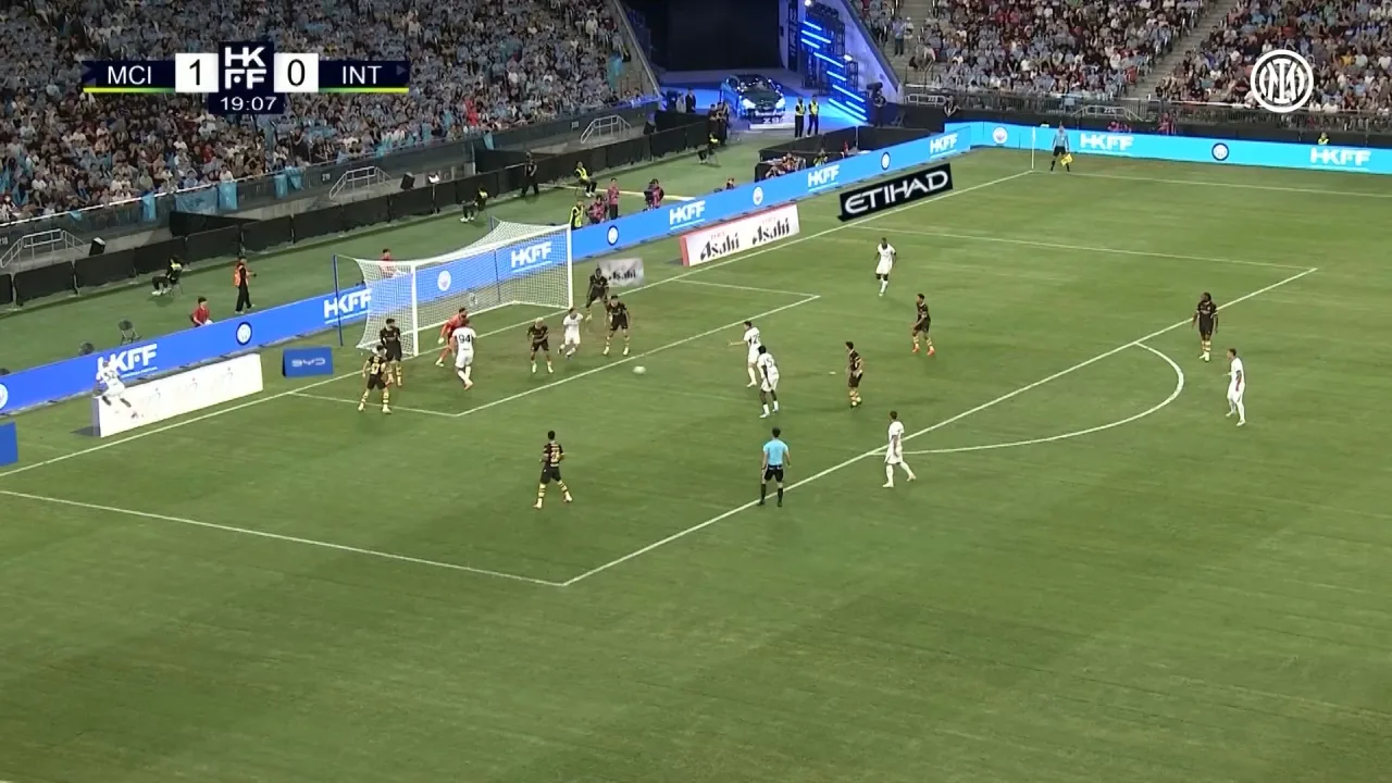 Pavard marca para a Inter de Milão contra o Manchester City