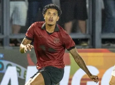 Lucas Barbosa lamenta derrota do Bragantino e defende Volpi após falha