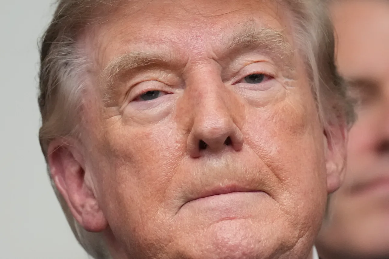 Desaprovação de Trump bate recorde e chega a 65%, aponta pesquisa