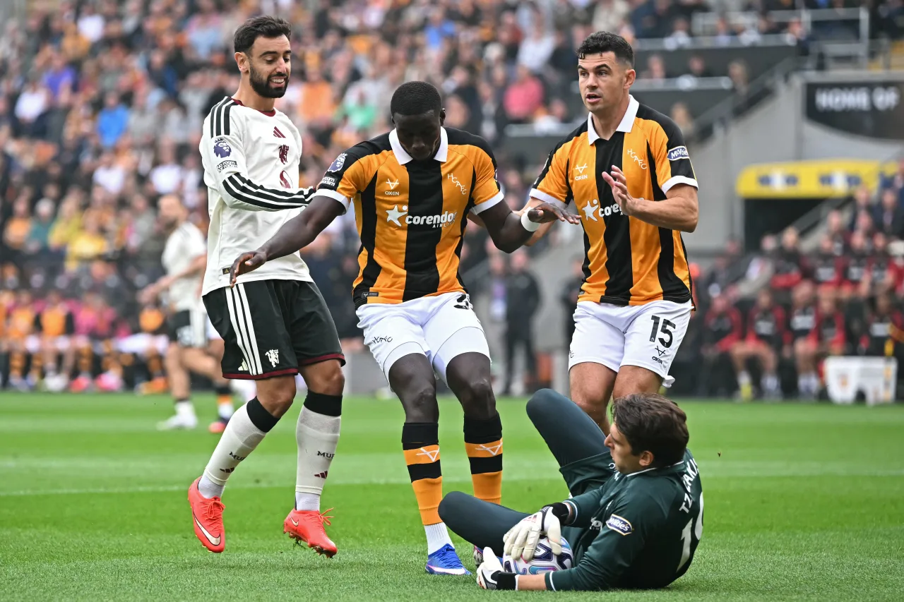 Manchester United é surpreendido pelo Hull City e perde na estreia do Campeonato Inglês