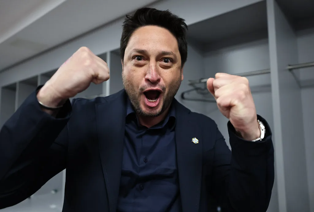 Arthur Elias vê vantagem para o Brasil na Copa do Mundo de 2027 e sonha com final no Maracanã
