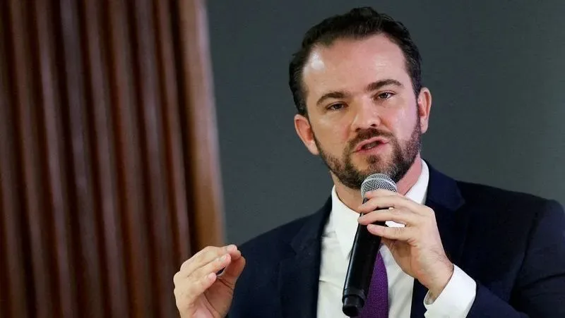 Galípolo: Não dá para comemorar alta do crédito e reclamar de endividamento