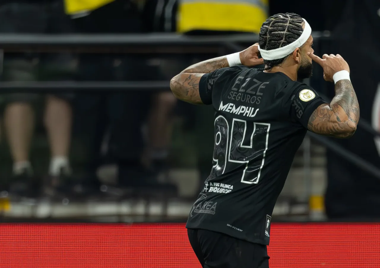 Entre títulos e polêmicas: relembre a passagem de Memphis pelo Corinthians