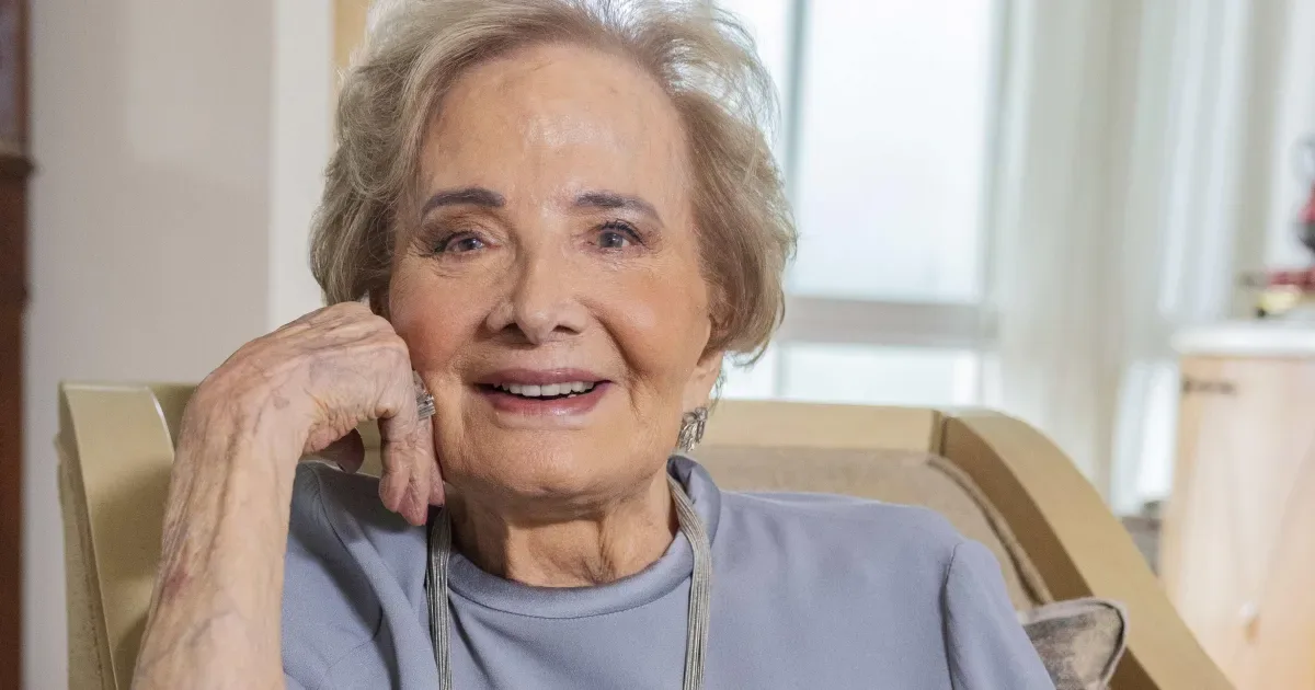 Aos 90 anos, Glória Menezes abraçou enteado trans de filho: “E daí?”
