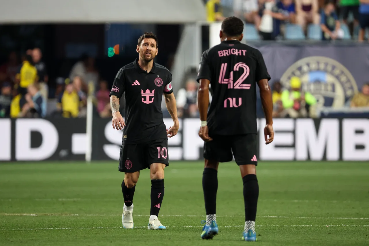 Messi é multado pela MLS por acertar tapa em adversário