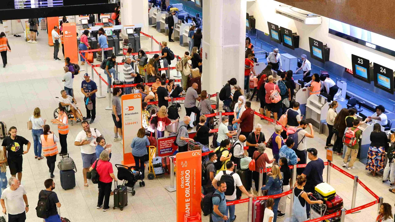 Obstáculos econômicos travam avanço de voos internacionais no Brasil