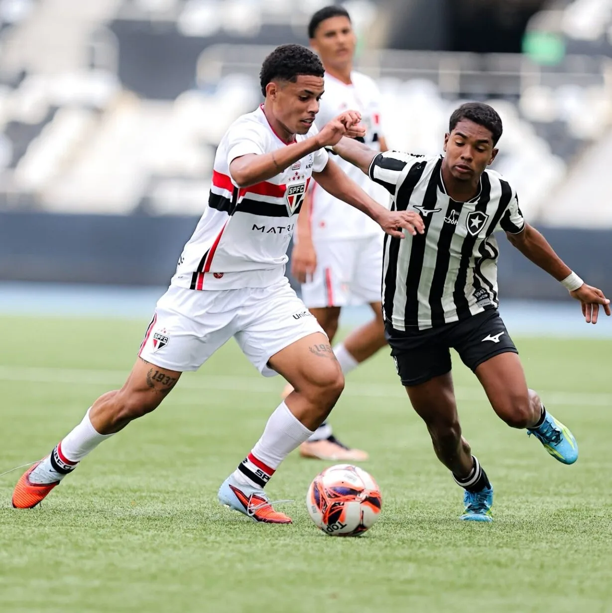 São Paulo perde pênalti e só empata com o Botafogo pelo Brasileiro sub-17