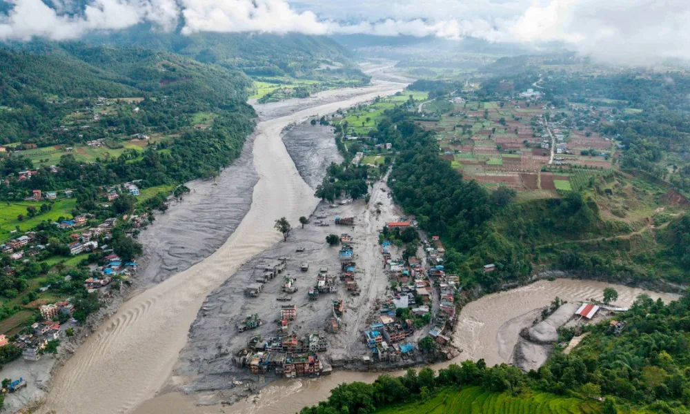 Equipes de resgates no Nepal e Chinia buscam cerca de 3 mil desaparecidos após deslizamento de terra