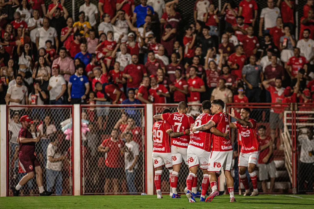 Vila Nova vence Ceará e assume vice-liderança da Série B