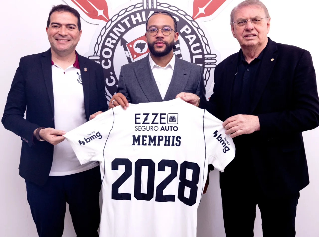 Memphis celebra renovação com o Corinthians e agradece apoio da torcida