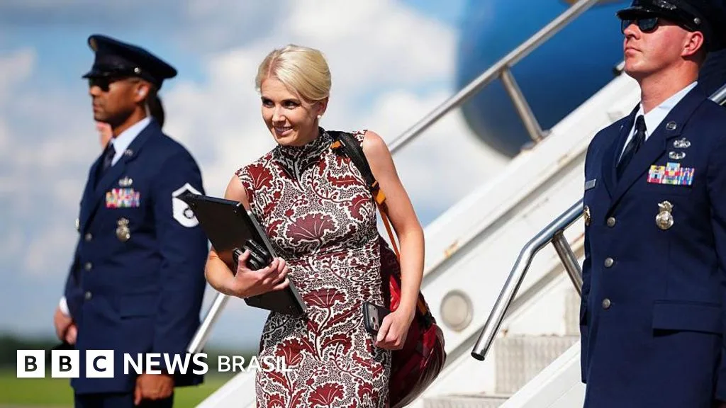 Quem é Natalie Harp, assessora que se tornou presença constante ao lado de Trump