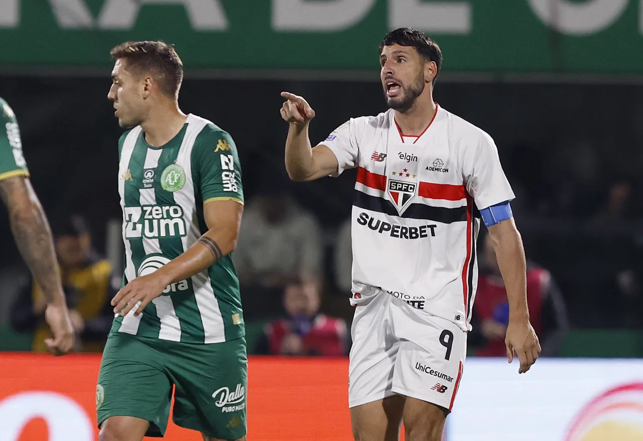 Análise: São Paulo decepciona contra a frágil Chapecoense e aumenta jejum no Brasileiro