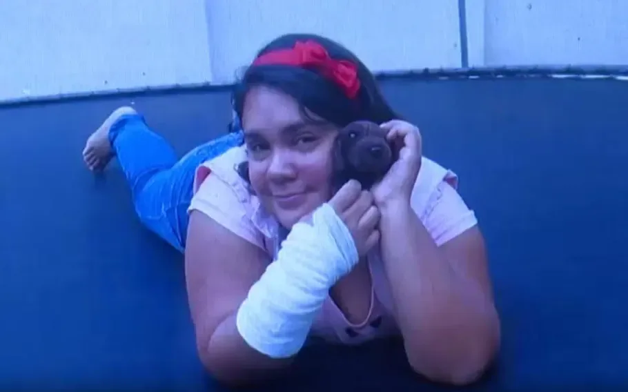 Justiça de SC condena mulher que fingiu ter 12 anos por estelionato