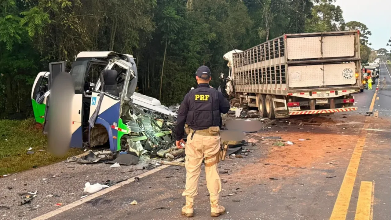 Saiba quem são as vítimas do acidente entre micro-ônibus e carreta no PR