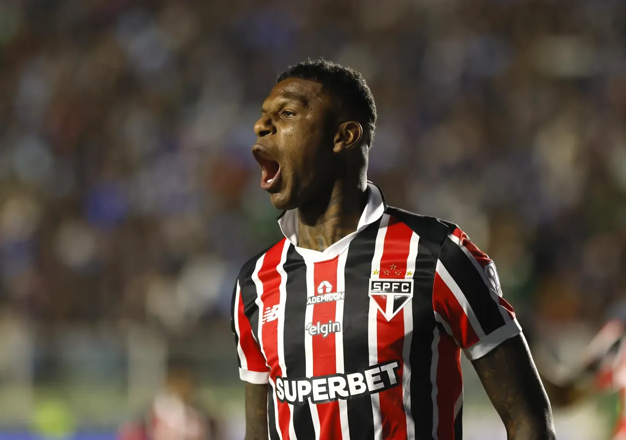 Arboleda reencontra torcida do São Paulo no Morumbis pela primeira vez após ‘sumiço’