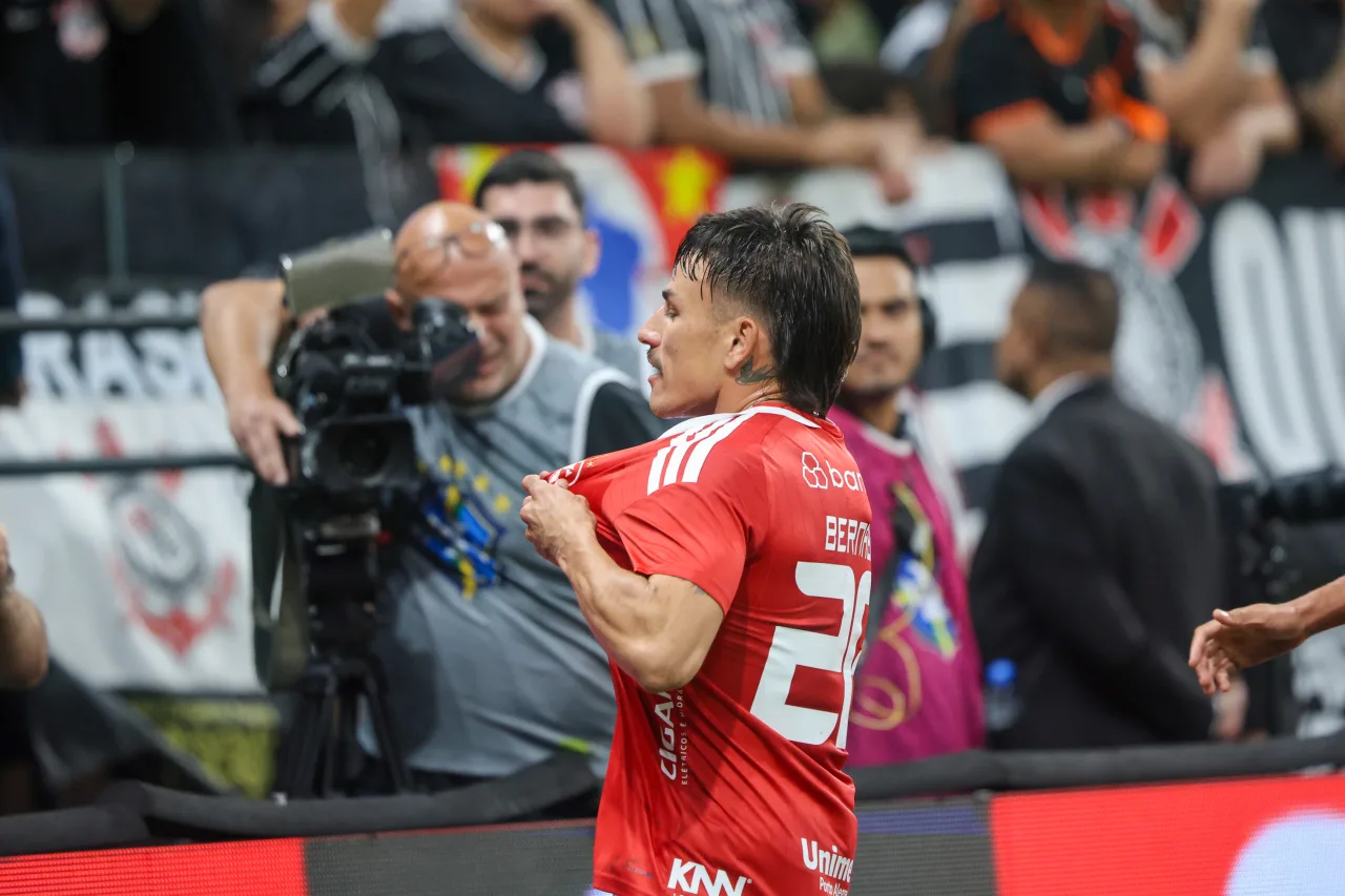 Bernabei valoriza classificação do Inter sobre o Corinthians: “Muito difícil”