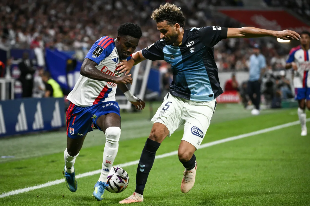 Lyon marca no fim e busca empate contra o Le Havre pelo Francês