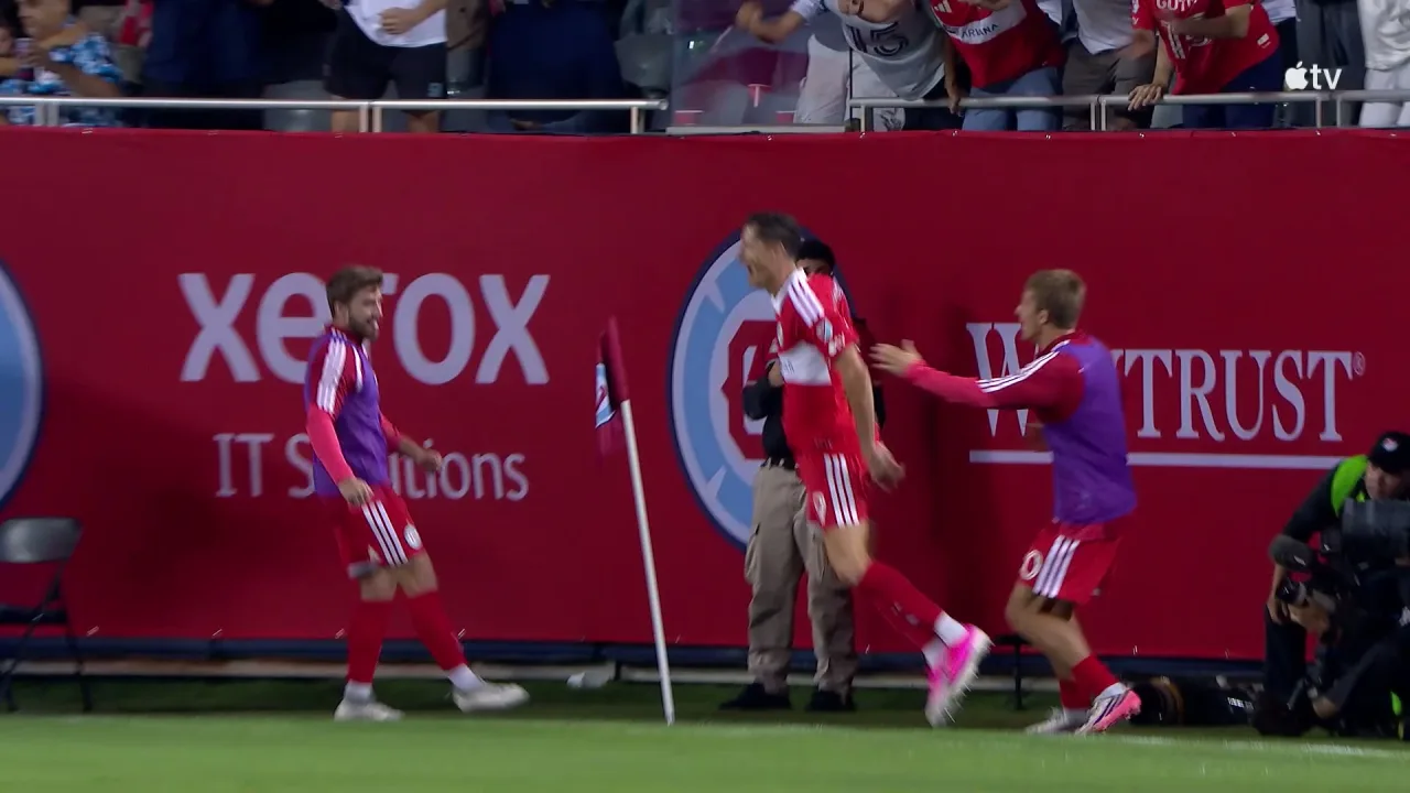 Belo gol coletivo de Lewandowski em sua estreia em casa pelo Chicago Fire; confira