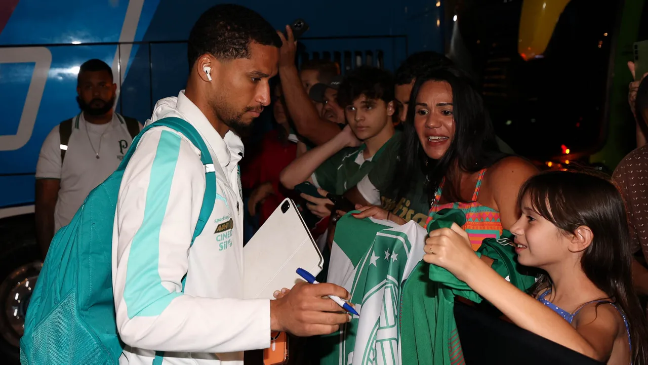 Palmeiras desembarca em Cuiabá sem Barboza para enfrentar o Fortaleza pela Copa do Brasil