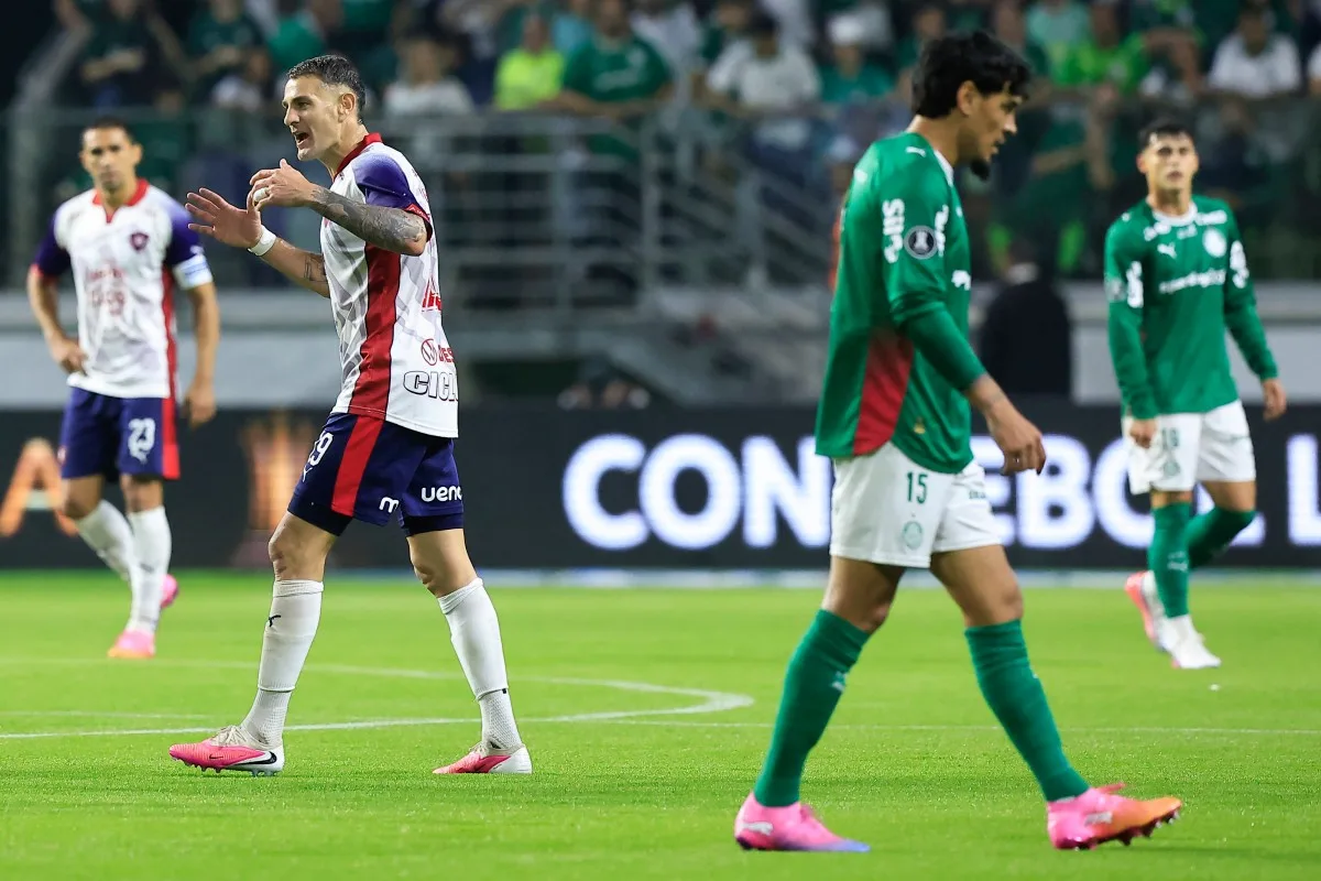 VAR em ação no Nubank Parque! Cerro Porteño marca, mas gol é anulado por impedimento; veja o lance