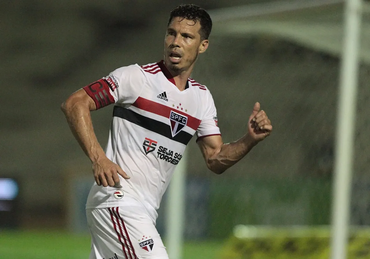 Dorival aceita pedido, e ídolo do São Paulo acompanhará semana de treinos