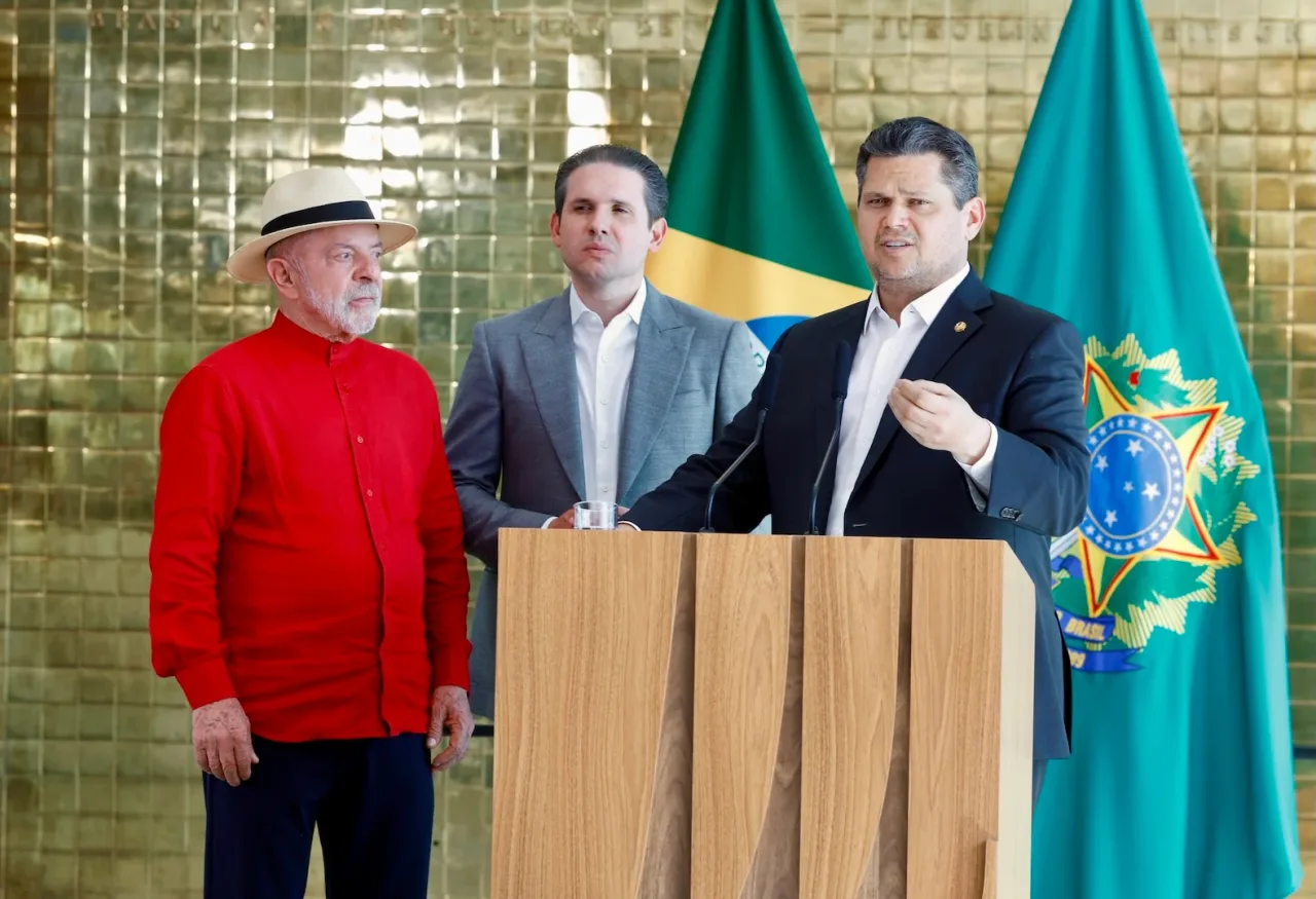 Alcolumbre diz que Lula reconhece erro na taxação das blusinhas