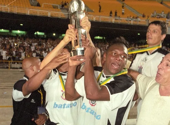Há 51 anos, nascia Gilmar Fubá; veja fotos da vida e carreira do ex-volante do Corinthians