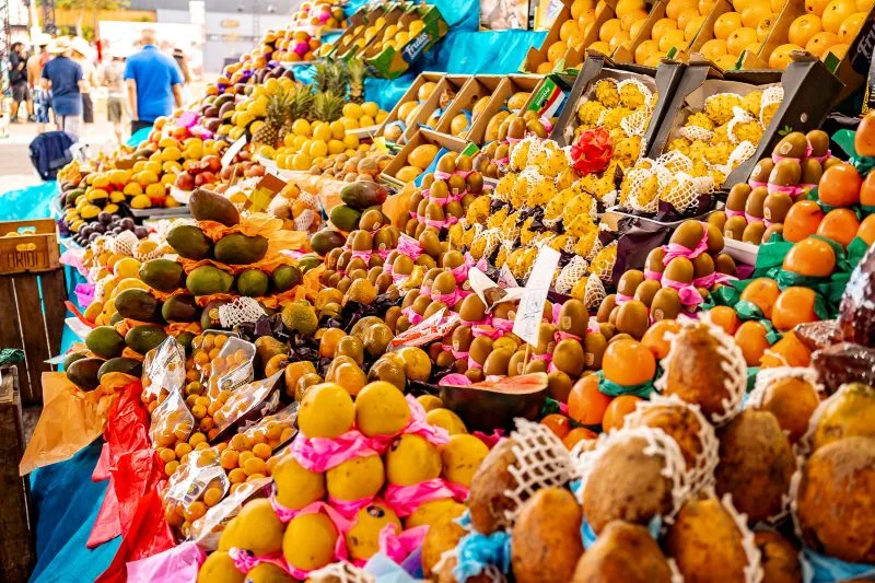 Do rambutã ao “abacaxi que desmonta em gomos”: frutas exóticas chamam atenção em Barretos