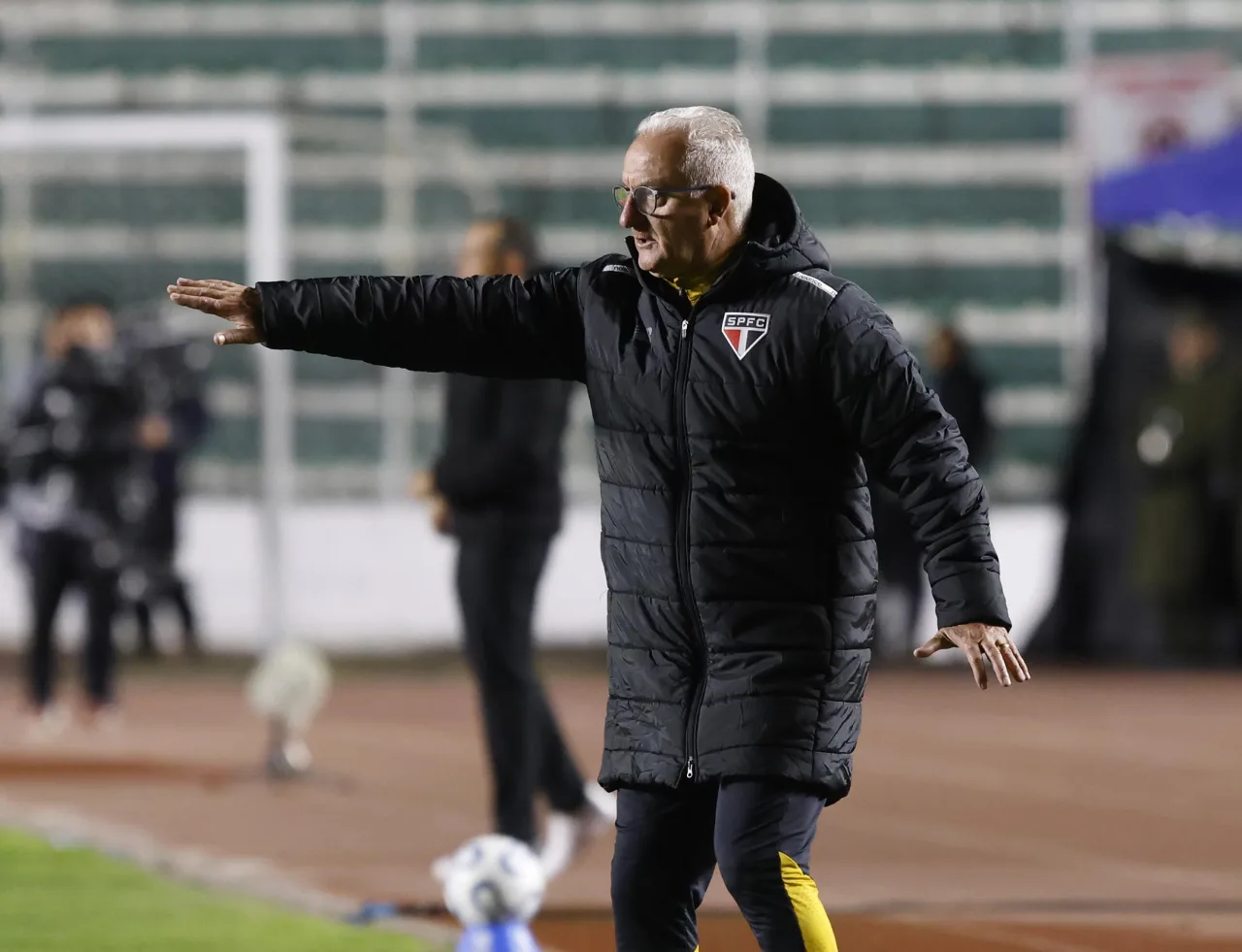 Dorival se diz satisfeito e exalta postura do São Paulo em empate na altitude: “Jogo confiável”