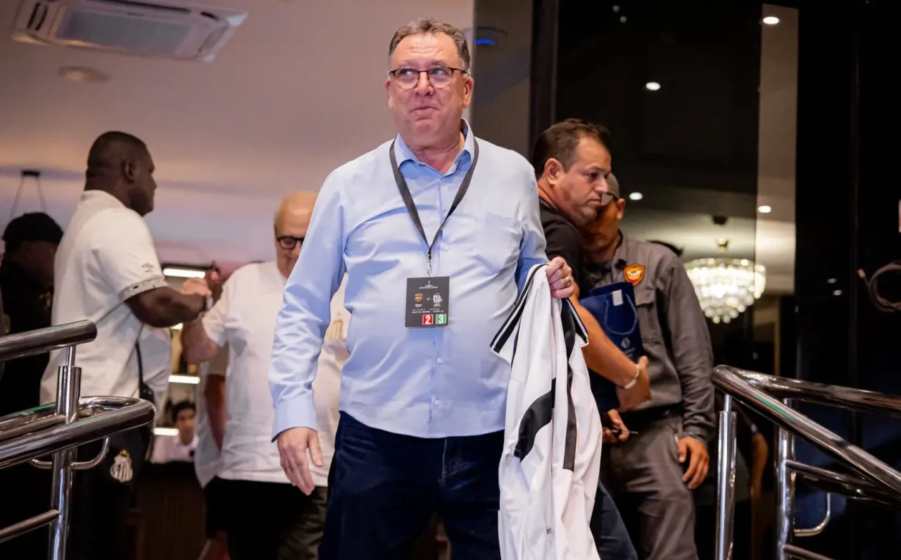 Grupo de conselheiros do Santos se posiciona contra avanço de SAF na gestão de Teixeira